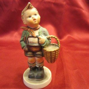 VTG 1961 HUMMEL GOEBEL VILLAGE BOY W/BASKET 51 2/0